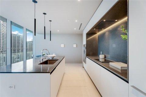 Condo in Miami, Florida, 5 bedrooms  № 1702342 - photo 13