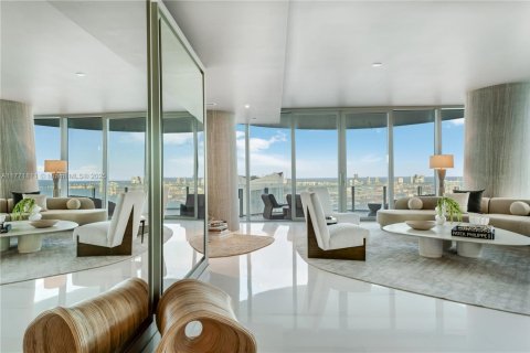 Condo in Miami, Florida, 5 bedrooms  № 1702342 - photo 2