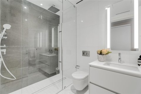 Condo in Miami, Florida, 5 bedrooms  № 1702342 - photo 30
