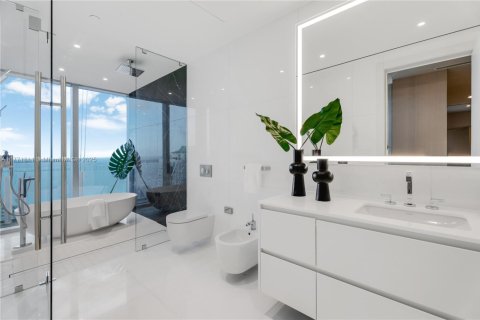 Condo in Miami, Florida, 5 bedrooms  № 1702342 - photo 26