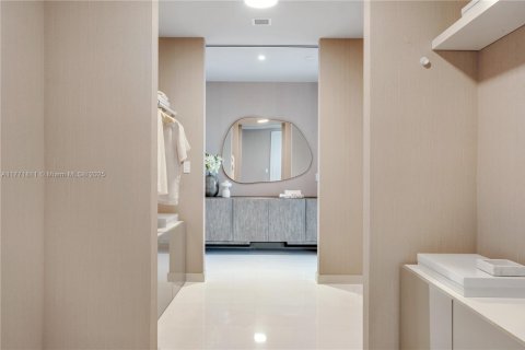 Condo in Miami, Florida, 5 bedrooms  № 1702342 - photo 23