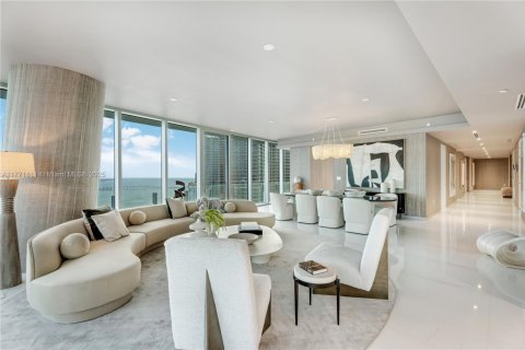 Condo in Miami, Florida, 5 bedrooms  № 1702342 - photo 4