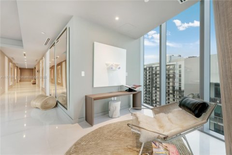 Condo in Miami, Florida, 5 bedrooms  № 1702342 - photo 15
