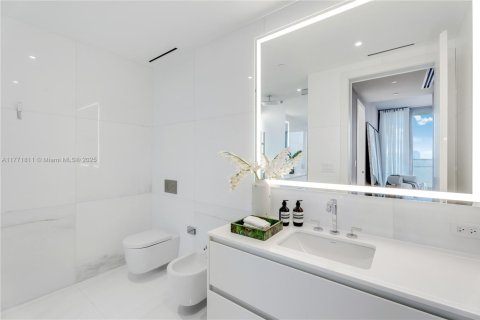 Condo in Miami, Florida, 5 bedrooms  № 1702342 - photo 28