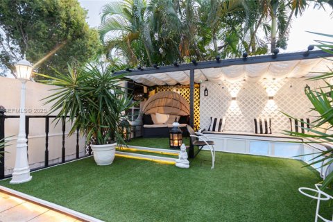 Купить таунхаус в Майами, Флорида 3 спальни, 127.09м2, № 1983843 - фото 8