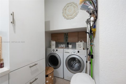 Купить таунхаус в Майами, Флорида 3 спальни, 127.09м2, № 1983843 - фото 20