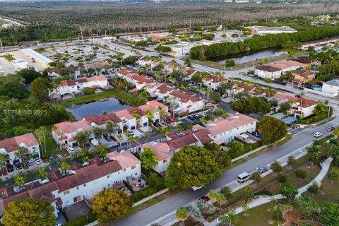 Купить таунхаус в Майами, Флорида 3 спальни, 127.09м2, № 1983843 - фото 7