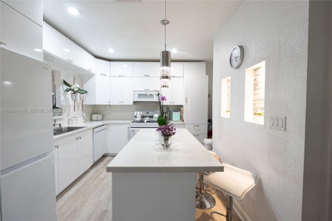 Купить таунхаус в Майами, Флорида 3 спальни, 127.09м2, № 1983843 - фото 17