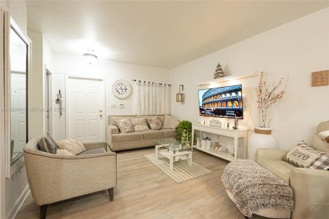 Купить таунхаус в Майами, Флорида 3 спальни, 127.09м2, № 1983843 - фото 16