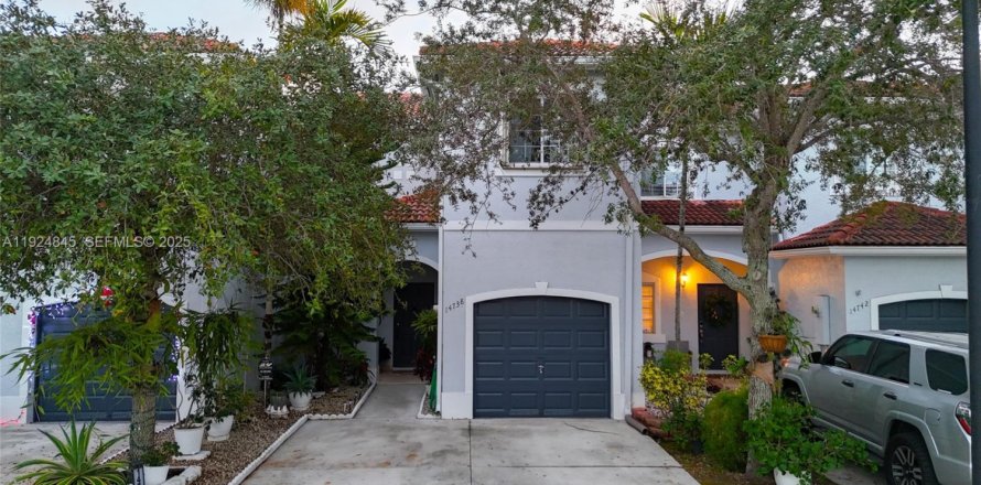 Таунхаус в Майами, Флорида 3 спальни, 127.09м2 № 1983843