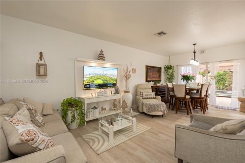 Купить таунхаус в Майами, Флорида 3 спальни, 127.09м2, № 1983843 - фото 14