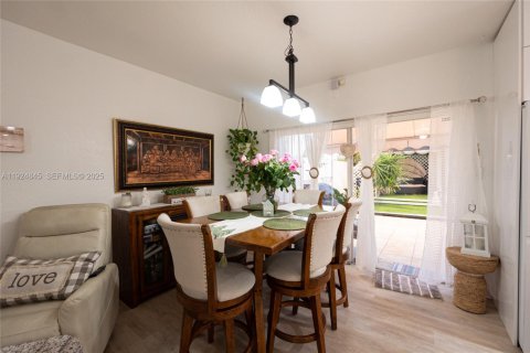 Купить таунхаус в Майами, Флорида 3 спальни, 127.09м2, № 1983843 - фото 15