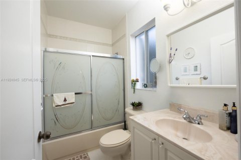 Купить таунхаус в Майами, Флорида 3 спальни, 127.09м2, № 1983843 - фото 26