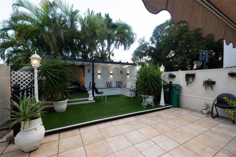 Купить таунхаус в Майами, Флорида 3 спальни, 127.09м2, № 1983843 - фото 10