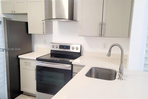 Casa en alquiler en Miami, Florida, 2 dormitorios, 106.84 m2 № 2001383 - foto 4