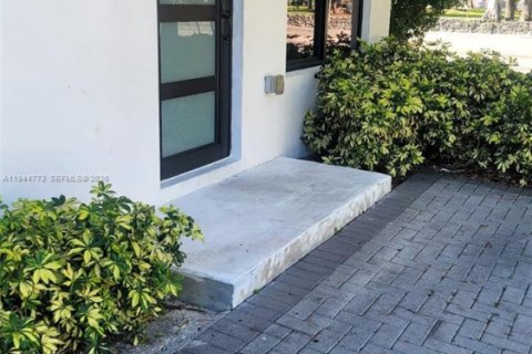 Casa en alquiler en Miami, Florida, 2 dormitorios, 106.84 m2 № 2001383 - foto 3