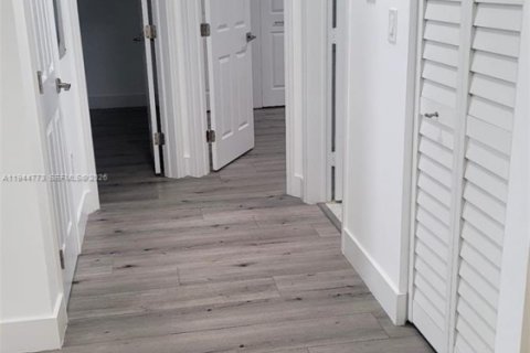 Casa en alquiler en Miami, Florida, 2 dormitorios, 106.84 m2 № 2001383 - foto 10