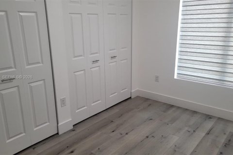Casa en alquiler en Miami, Florida, 2 dormitorios, 106.84 m2 № 2001383 - foto 11