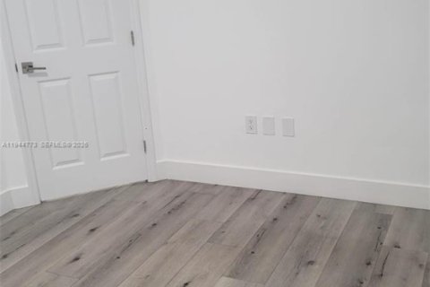 Casa en alquiler en Miami, Florida, 2 dormitorios, 106.84 m2 № 2001383 - foto 8