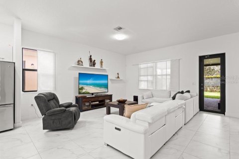 House in Miramar, Florida 3 bedrooms, 190.17 sq.m. № 1685037 - photo 18