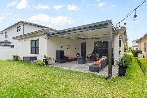 House in Miramar, Florida 3 bedrooms, 190.17 sq.m. № 1685037 - photo 21