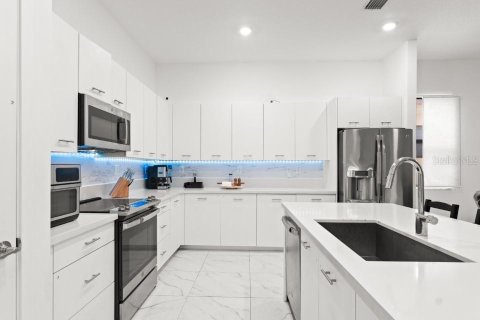 House in Miramar, Florida 3 bedrooms, 190.17 sq.m. № 1685037 - photo 4