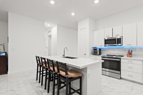 House in Miramar, Florida 3 bedrooms, 190.17 sq.m. № 1685037 - photo 5