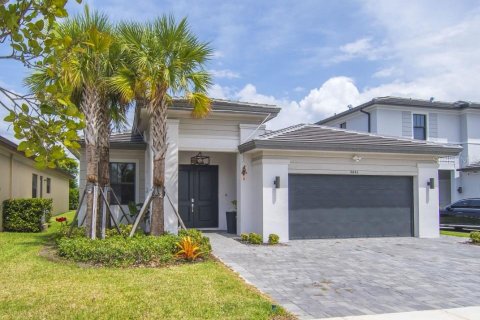House in Miramar, Florida 3 bedrooms, 190.17 sq.m. № 1685037 - photo 1
