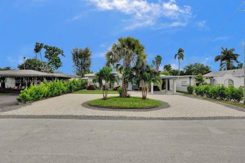 House in Oakland Park, Florida 4 bedrooms, 145.39 sq.m. № 2303477