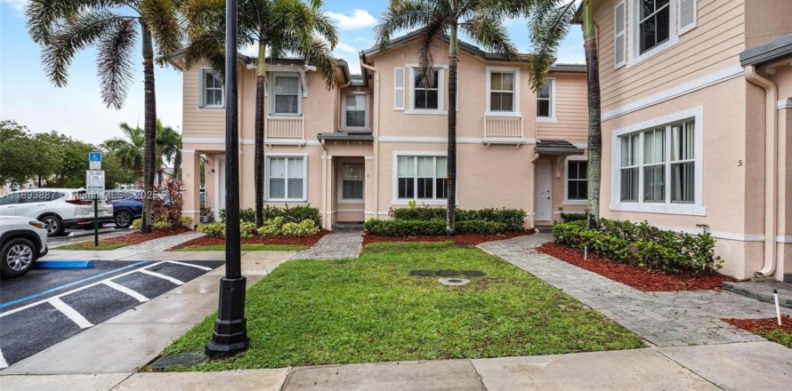 Villa ou maison à Homestead, Floride 3 chambres, 141.49 m2 № 1945952