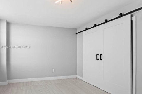 Copropriété à vendre à Miami Beach, Floride: 2 chambres, 120.87 m2 № 1924612 - photo 10