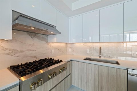 Condo in Saint Petersburg, Florida, 3 bedrooms  № 2237340 - photo 13