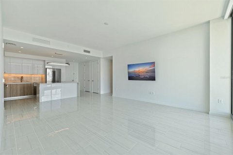 Condo in Saint Petersburg, Florida, 3 bedrooms  № 2237340 - photo 5