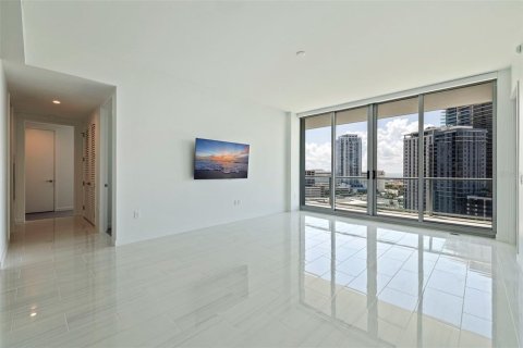 Condo in Saint Petersburg, Florida, 3 bedrooms  № 2237340 - photo 4