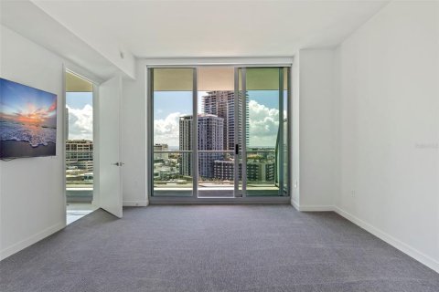 Condo in Saint Petersburg, Florida, 3 bedrooms  № 2237340 - photo 25