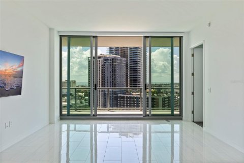 Condo in Saint Petersburg, Florida, 3 bedrooms  № 2237340 - photo 8