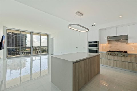 Condo in Saint Petersburg, Florida, 3 bedrooms  № 2237340 - photo 3