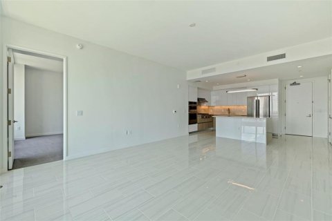Condo in Saint Petersburg, Florida, 3 bedrooms  № 2237340 - photo 6