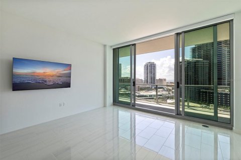 Condo in Saint Petersburg, Florida, 3 bedrooms  № 2237340 - photo 9