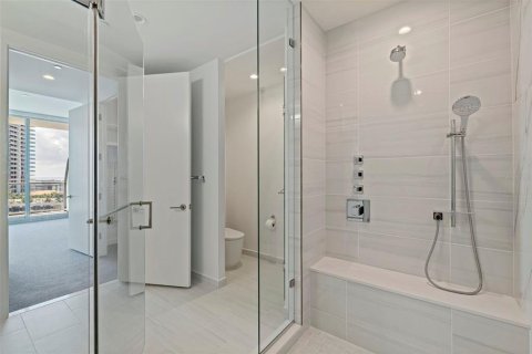 Condo in Saint Petersburg, Florida, 3 bedrooms  № 2237340 - photo 30