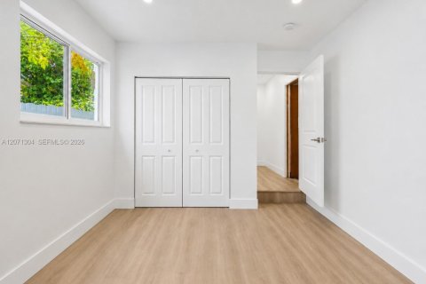 Casa en venta en Miami, Florida, 5 dormitorios, 188.03 m2 № 2301266 - foto 23