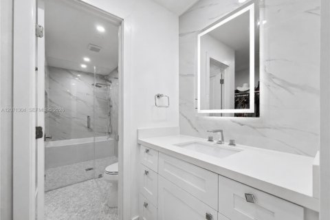 Casa en venta en Miami, Florida, 5 dormitorios, 188.03 m2 № 2301266 - foto 12