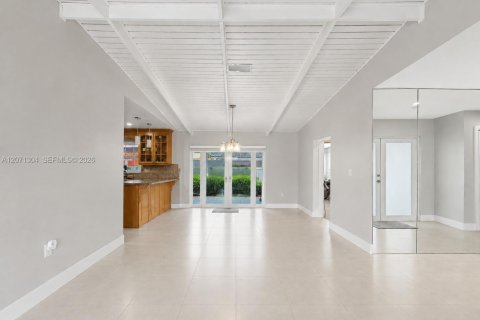 Casa en venta en Miami, Florida, 5 dormitorios, 188.03 m2 № 2301266 - foto 21