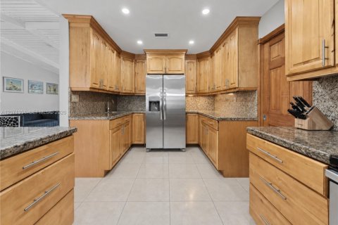 Casa en venta en Miami, Florida, 5 dormitorios, 188.03 m2 № 2301266 - foto 10
