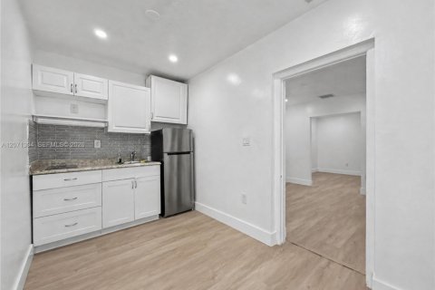 Casa en venta en Miami, Florida, 5 dormitorios, 188.03 m2 № 2301266 - foto 11