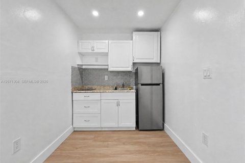 Casa en venta en Miami, Florida, 5 dormitorios, 188.03 m2 № 2301266 - foto 6