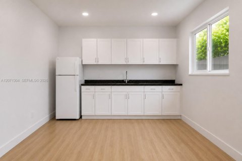 Casa en venta en Miami, Florida, 5 dormitorios, 188.03 m2 № 2301266 - foto 4