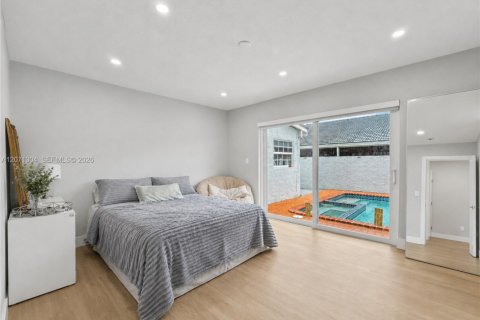 Casa en venta en Miami, Florida, 5 dormitorios, 188.03 m2 № 2301266 - foto 17