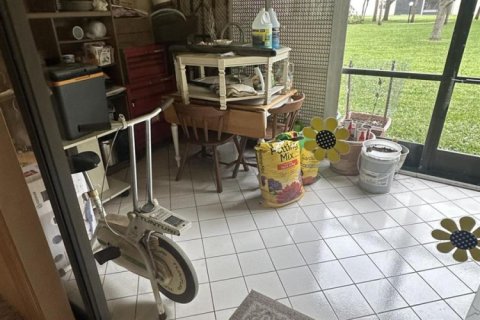 Condo in Tamarac, Florida, 2 bedrooms  № 2082186 - photo 2