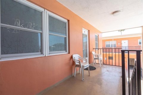 Copropriété à louer à Saint Pete Beach, Floride: 2 chambres, 77.57 m2 № 2166212 - photo 15
